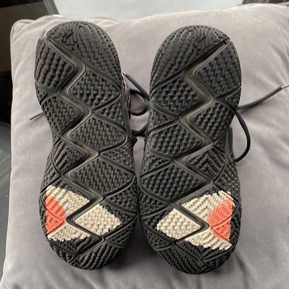 Kids size 6Y - Picture 3 of 4